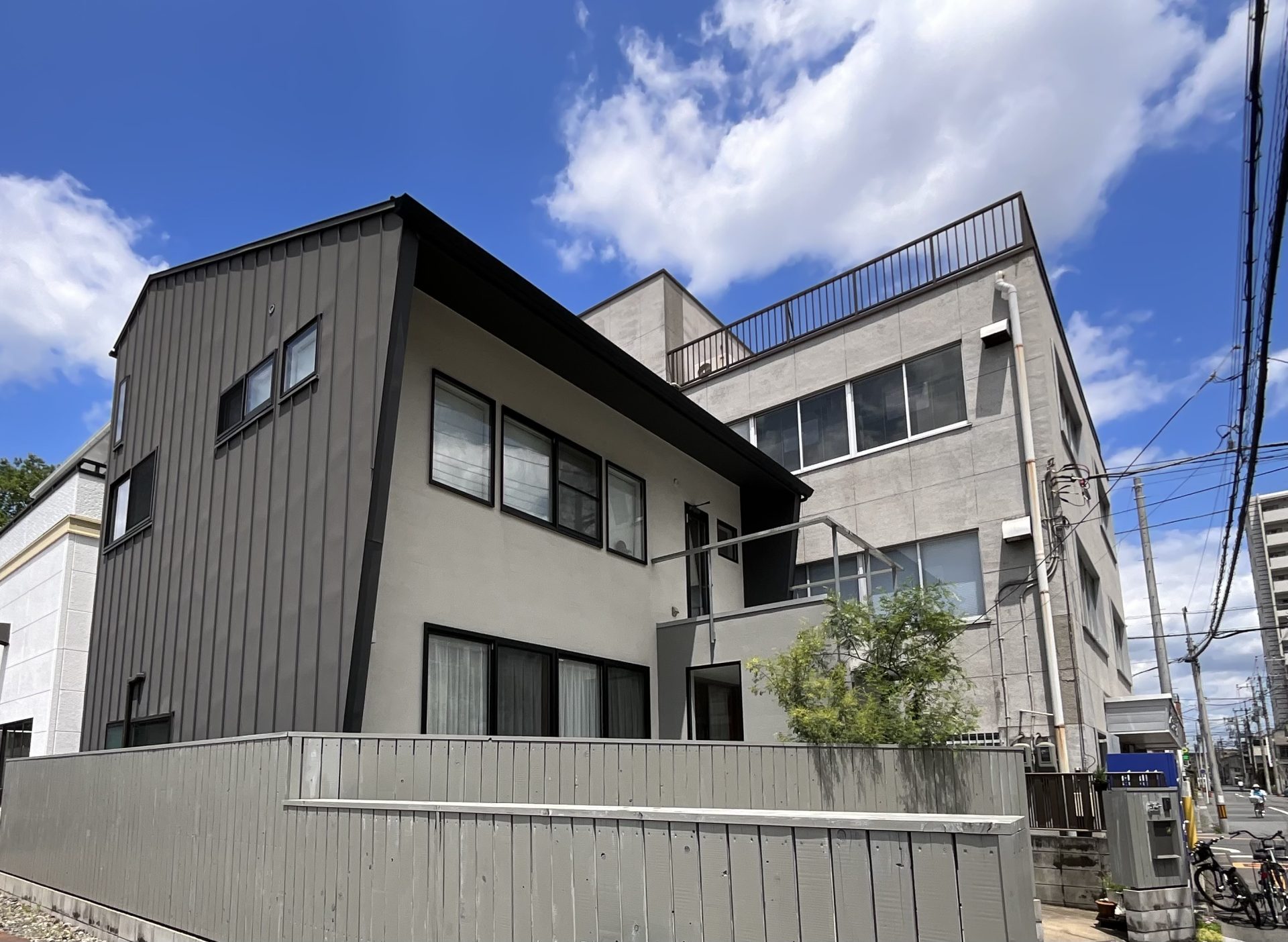 本とアートの家