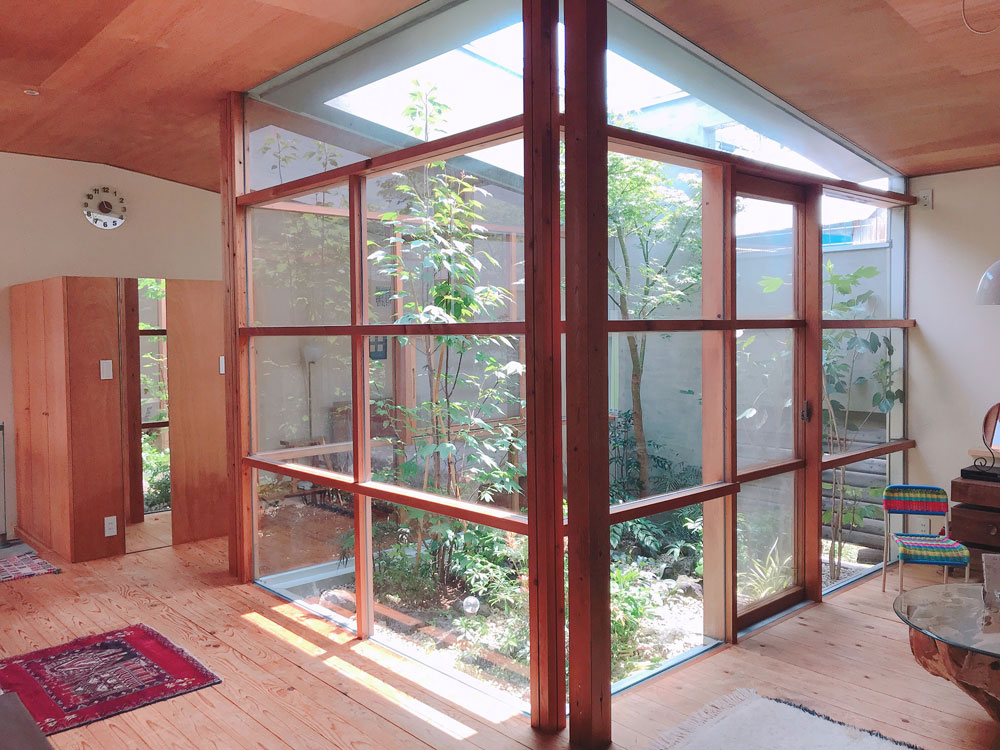 　埼玉県川口市の新築住宅　　「２つの中庭のある家」