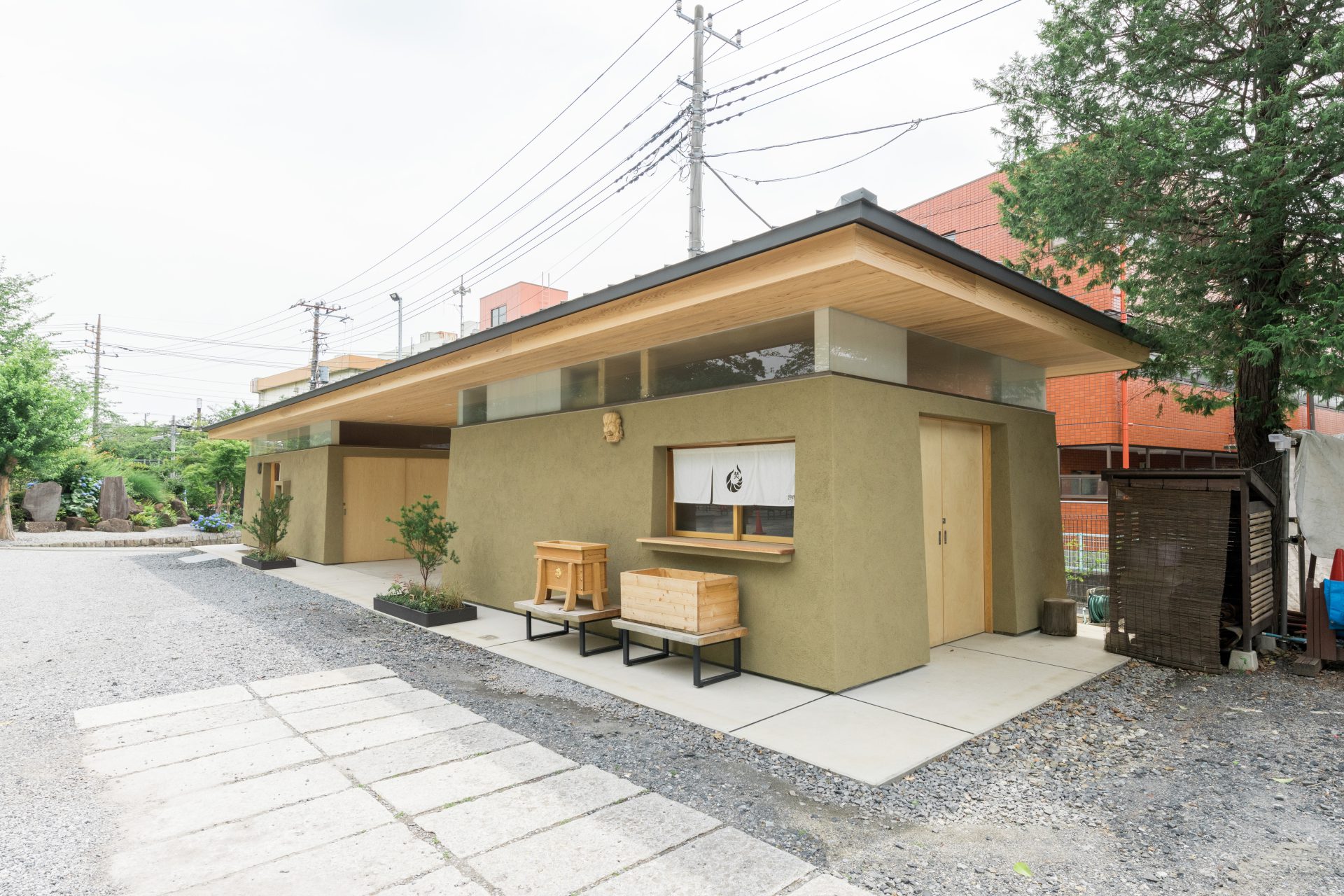 埼玉県川口市の神社　「氷川神社古神札納所兼トイレ棟」