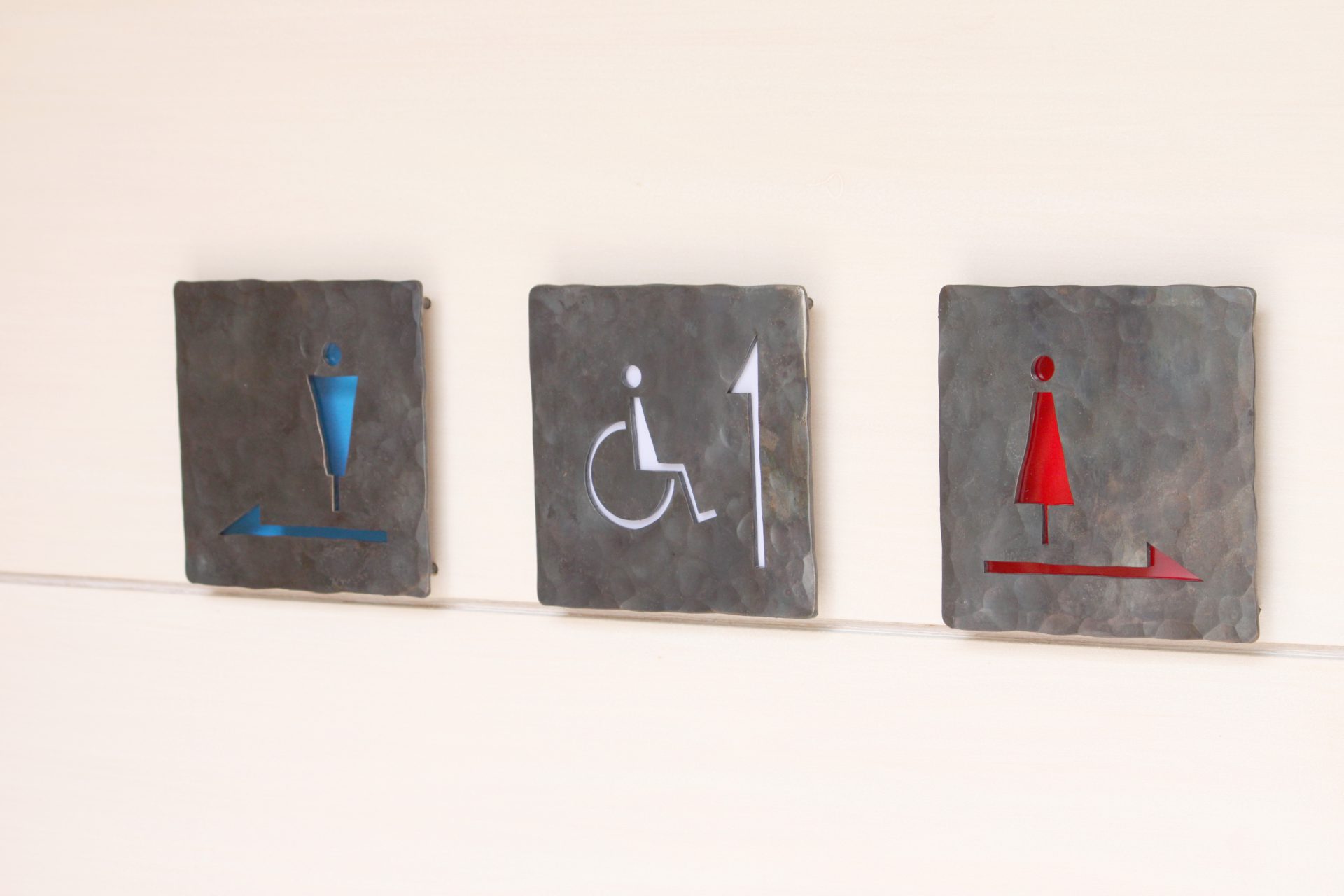 埼玉県川口市の神社　「氷川神社古神札納所兼トイレ棟」