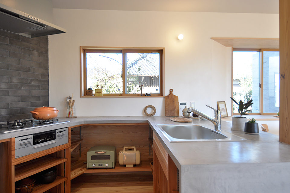 プラスチックフリーの暮らしを求めて自然素材の家　薪ストーブや屋根テラスの家