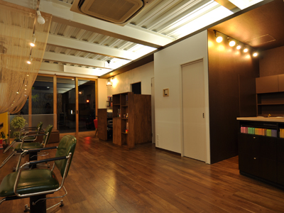 足立区の美容室兼住宅