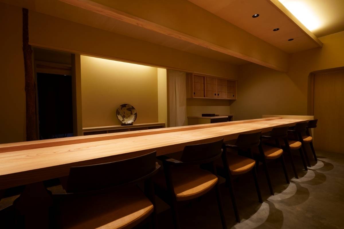 群馬県高崎市「方」鮨と燗酒とナチュラルワインの店