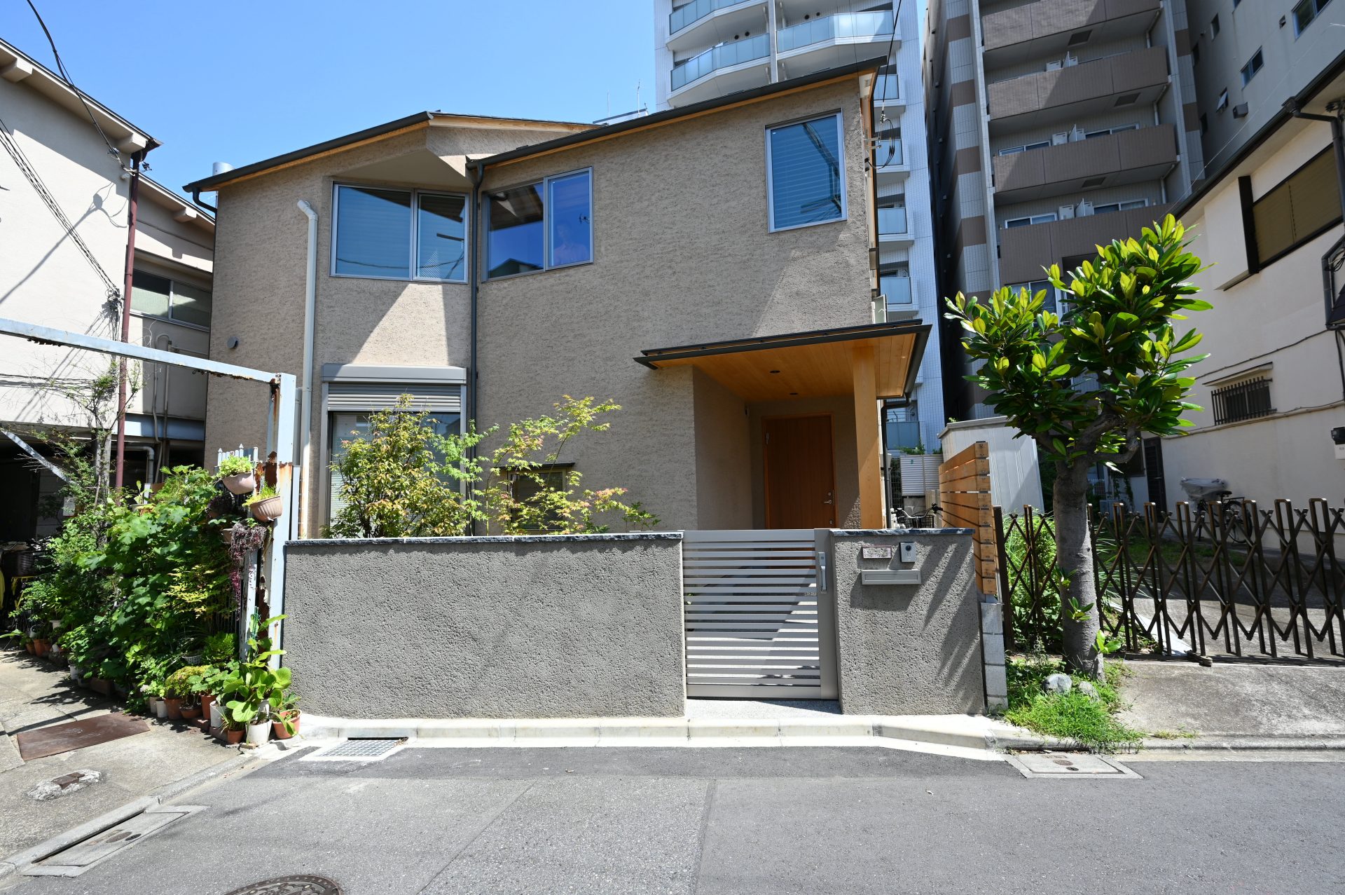 漆喰と土壁のぬくもりの家