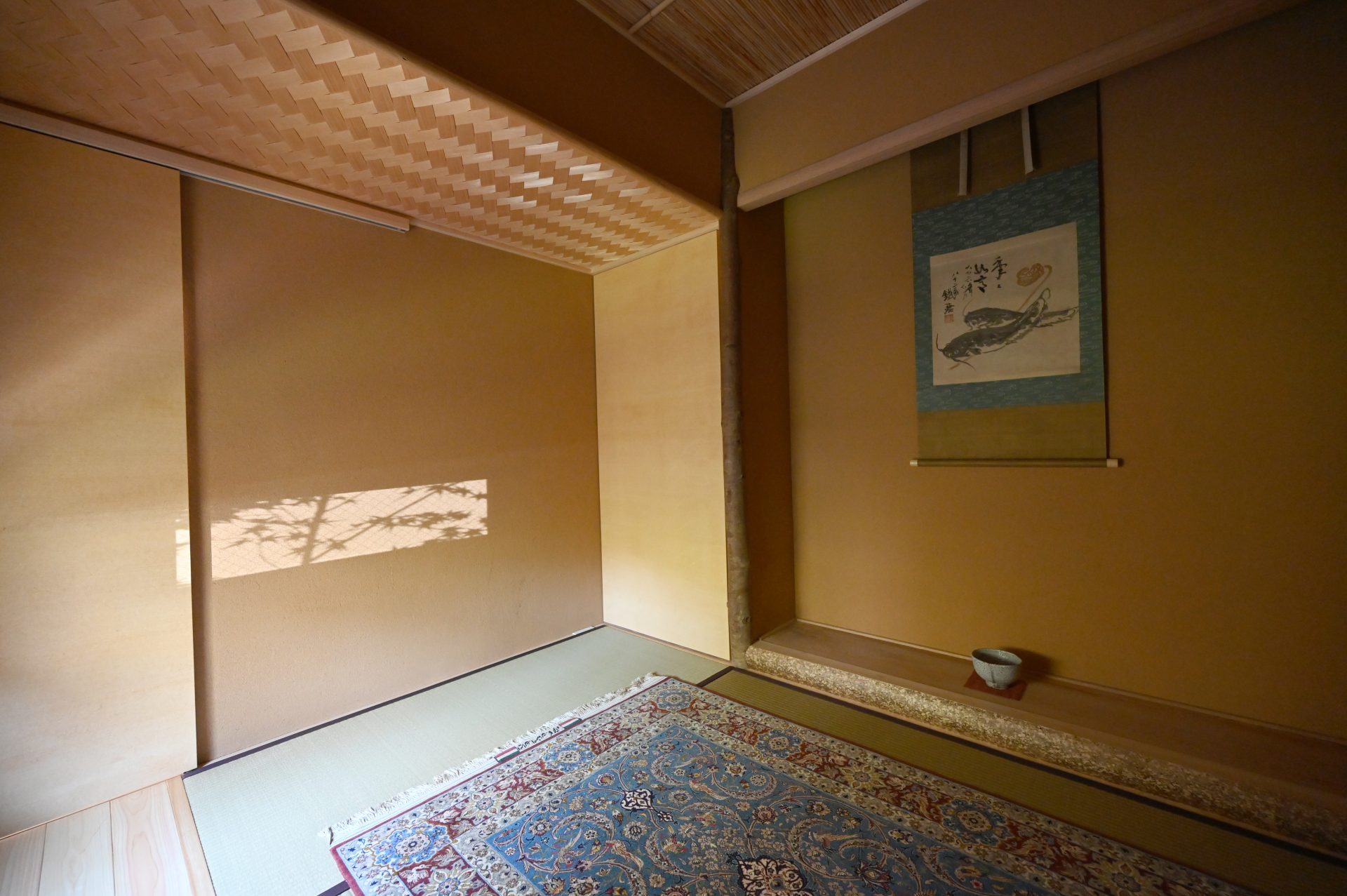 漆喰と土壁のぬくもりの家